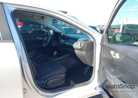 2019 Kia Forte Lxs z USA, uszkodzony, nr VIN 3KPF24AD8KE010248